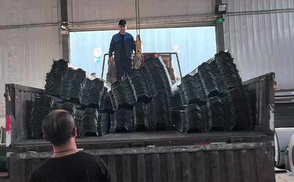 楼承板安装前准备：钢筋桁架果洛楼承板施工要点